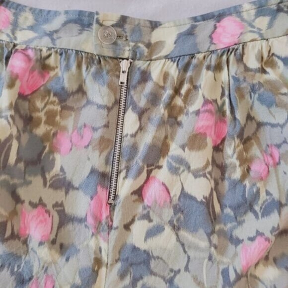 ARITZIA WILFRED- High Waisted Retro Pleated Lounging Shorts [27-28 Waist] - Picture 4 of 15